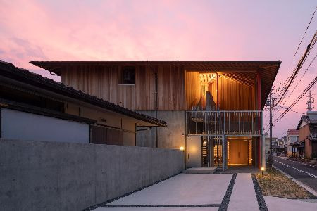 照護寺参道夜景
