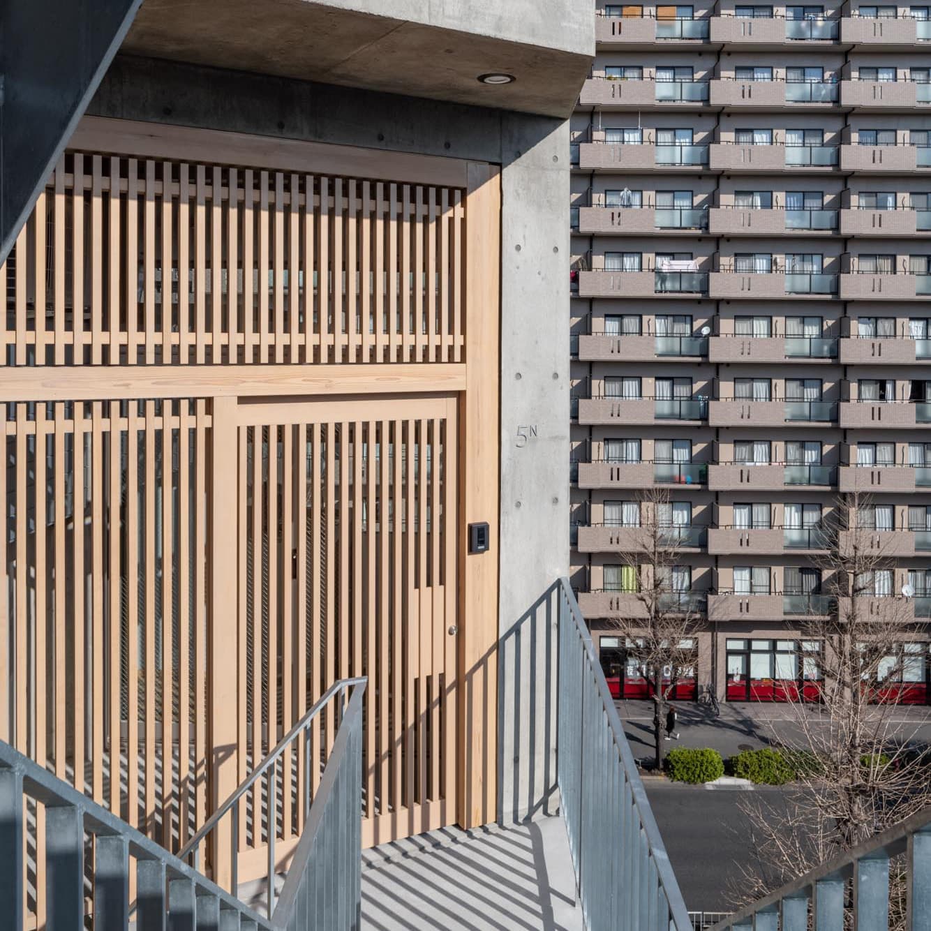 大池薬局ビル　木格子